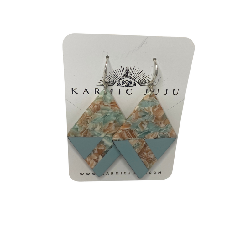 Geometric Design of Baby Blue & Pearlized Floral Design Acrylic Resin Chunky Diamond Shape Drop Earrings